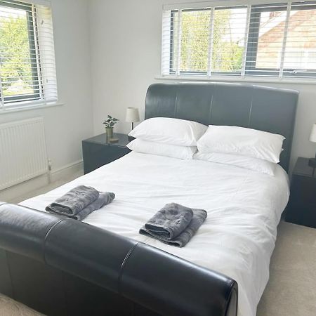 Вілла Luxe 5 Bed House In Guildford. Morden Amenities Normandy Екстер'єр фото