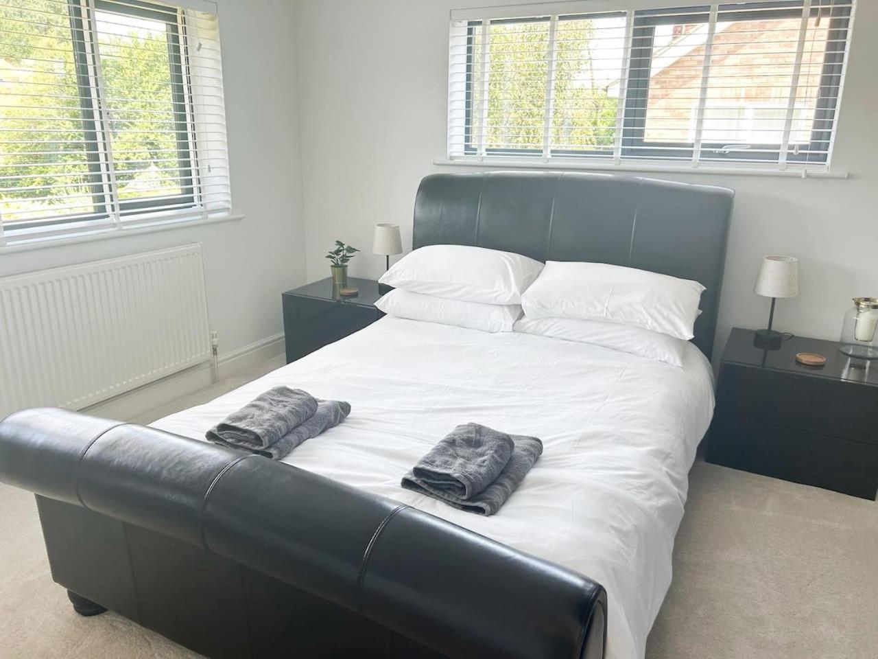 Вілла Luxe 5 Bed House In Guildford. Morden Amenities Normandy Екстер'єр фото
