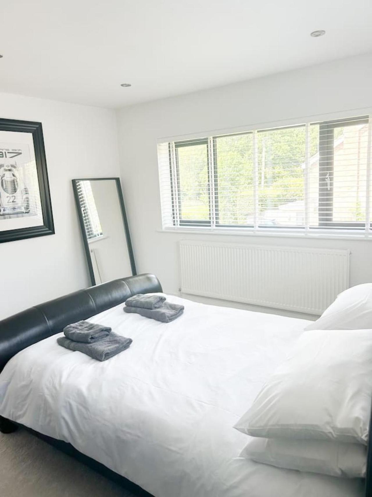 Вілла Luxe 5 Bed House In Guildford. Morden Amenities Normandy Екстер'єр фото